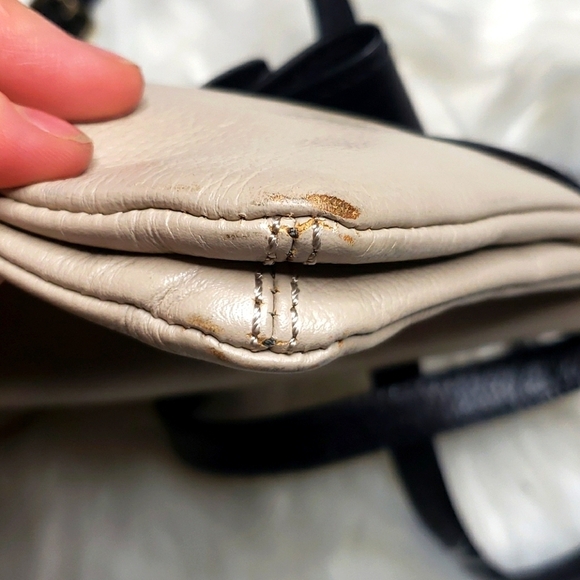 Kate Spade Crossbody with Bow Detail Black tan - Picture 14 of 16